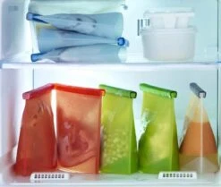 Alternative view of Siliconen Vershoudzakken - Set Van 8 ( 4x 1000ML + 4x 1500ML) -(Transparant, Rood, Groen, Blauw) - Duurzaam - Herbruikbaar - Vries & Hitte Bestendig - Meal Prep - Opbergzak Maatbeker Meal Prep Container